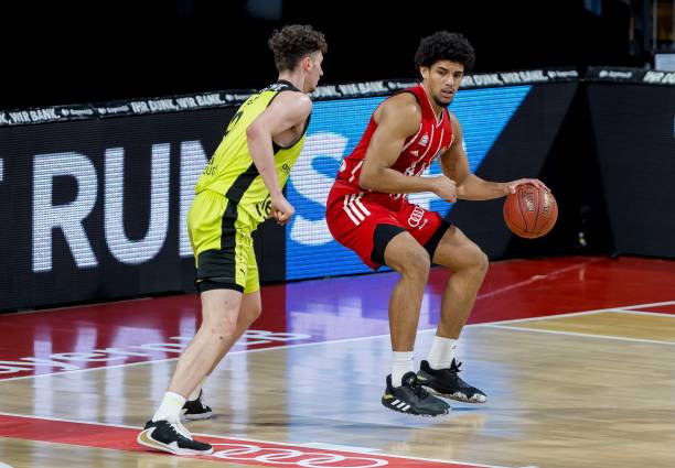 比的草坪中 比的草坪中